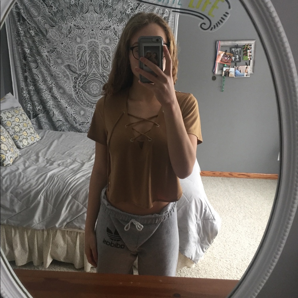 Express tie cropped shirt